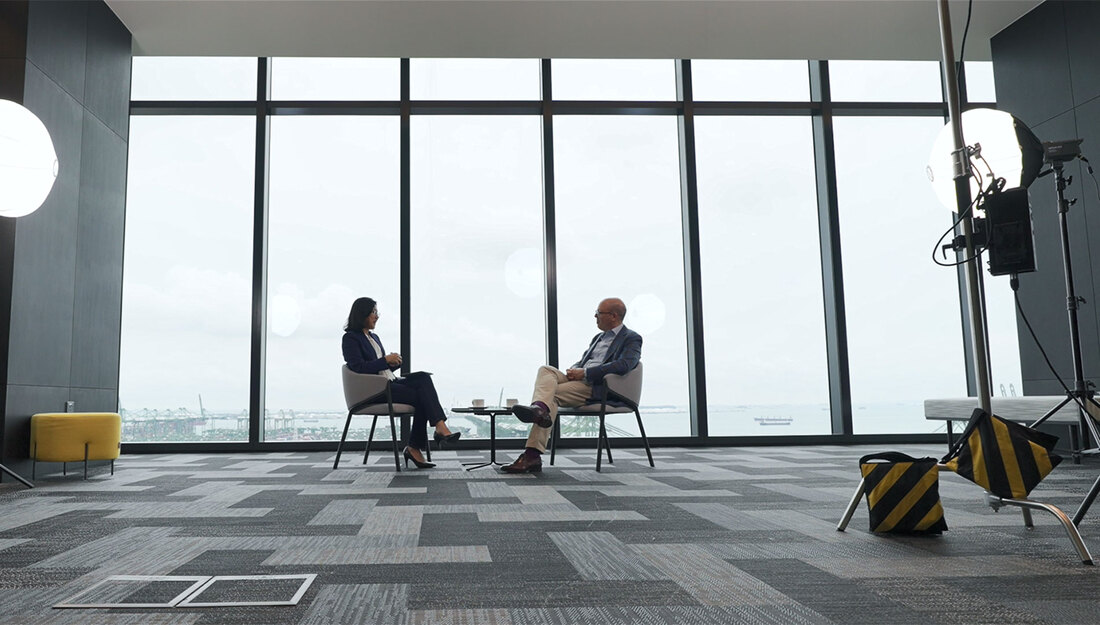 André speaks to Ho Ghim Siew.png