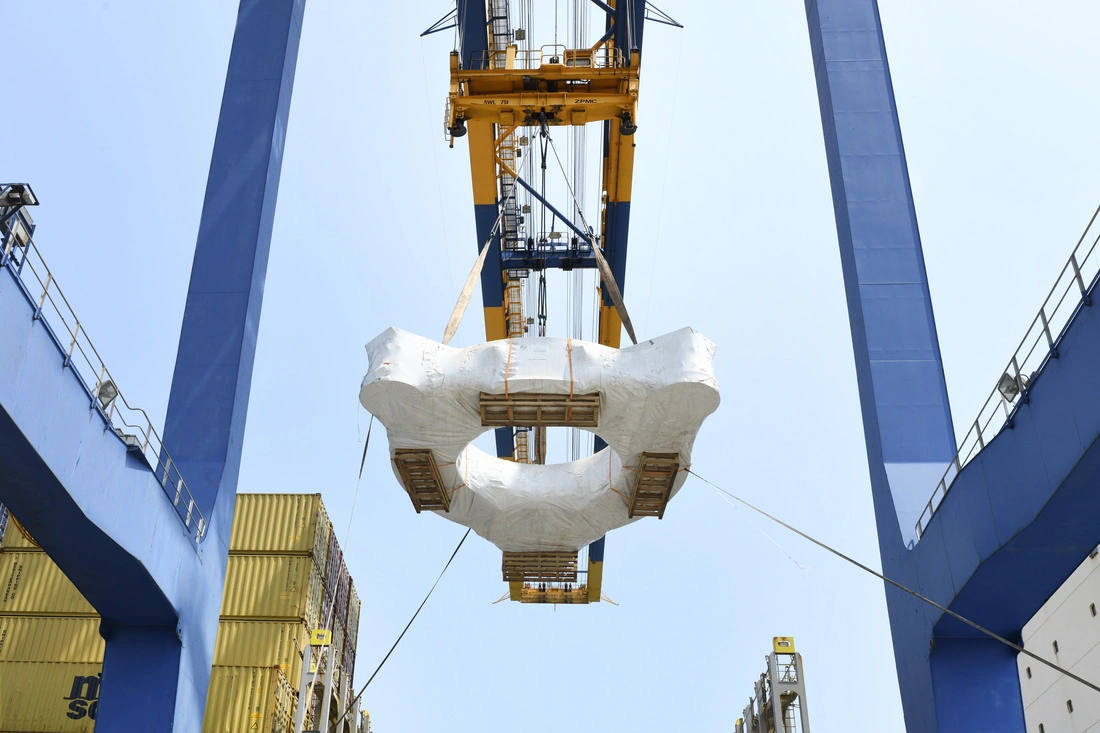 Project cargo stacker reclaimer