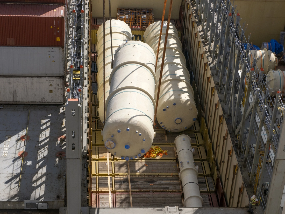 8 fiber-reinforced plastic tanks (Industrial deodorizers)