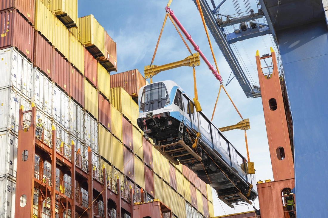 Alstom railcar being discharged in Alexandria