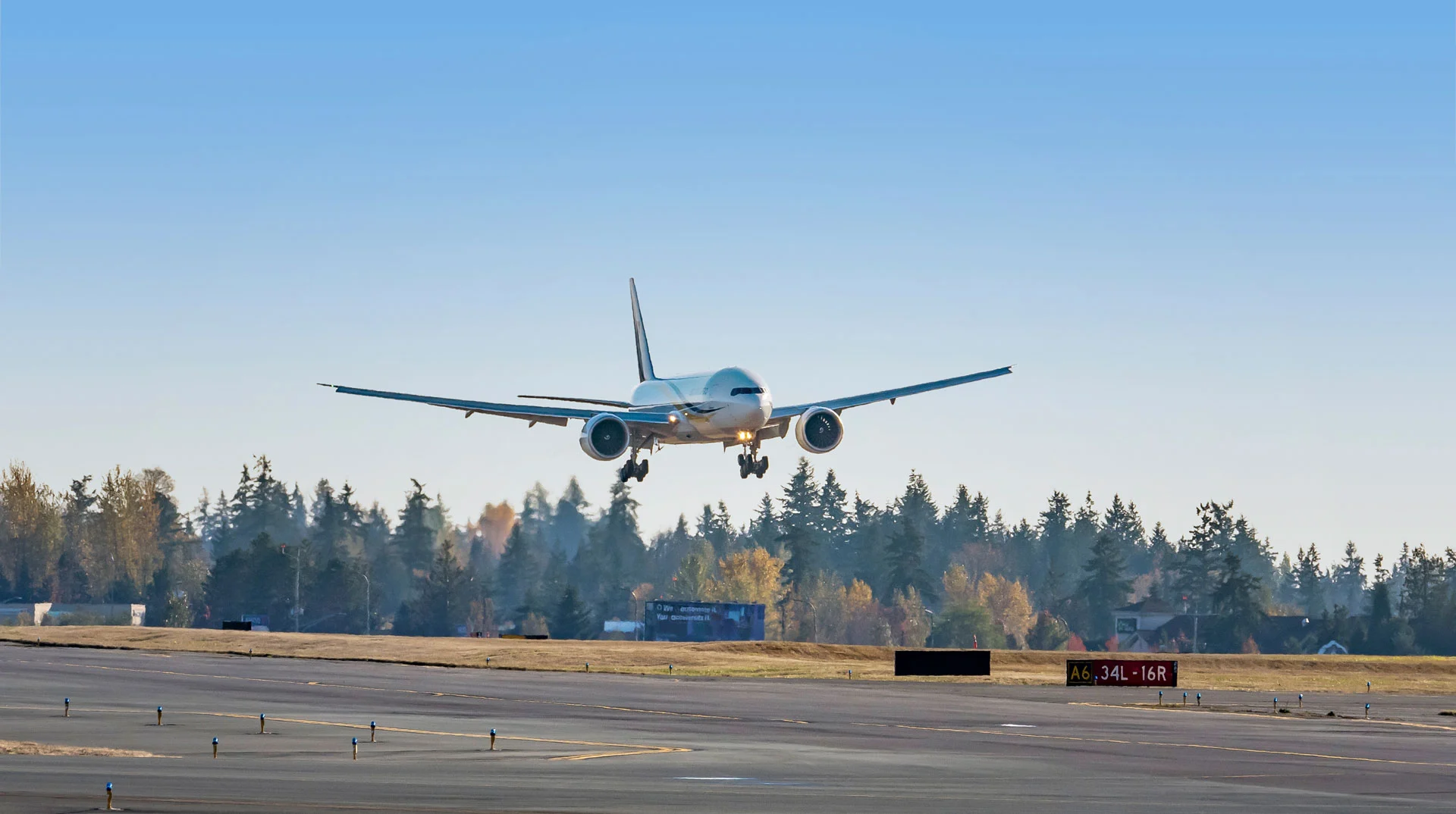 777 Freighter landing
